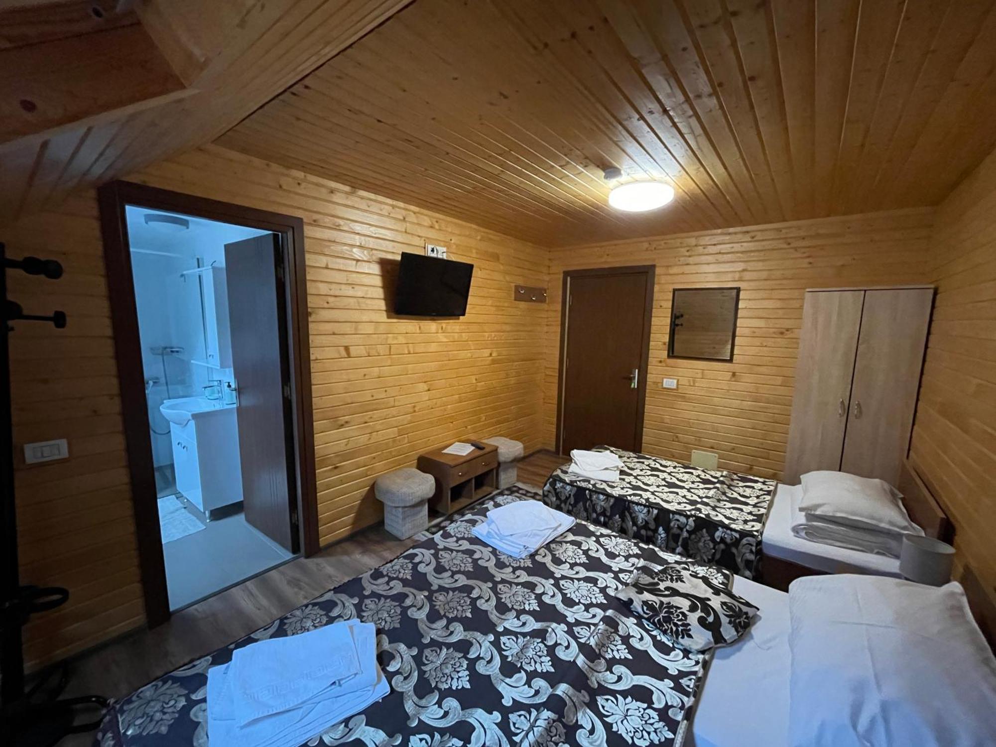 Hotel Camping Dragoske Ciofrîngeni Esterno foto